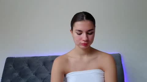 Snapshot of lette_emily chatting on October 28, 10:27 am Emily online show from October 28, 10:27 am