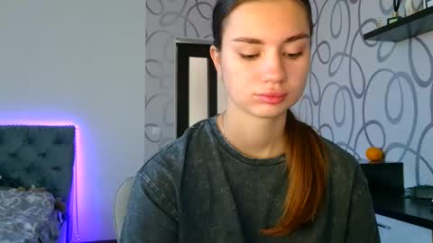 Snapshot of lette_emily chatting on October 16, 6:13 am Emily online show from October 16, 6:13 am