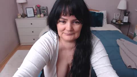 Mary online show from November 28, 2:02 pm