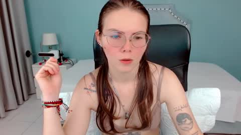 Snapshot of lexalove_doll chatting on October 1, 4:44 am Lexas Room online show from October 1, 4:44 am