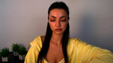 Alexia online show from May 21, 1:28 pm