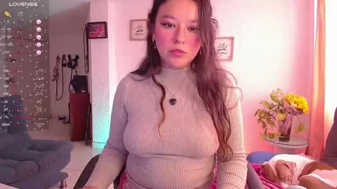 Snapshot of lexie_babe chatting on February 17, 1:22 pm Lexie Thompson 8pm 0000am -5 online show from February 17, 1:22 pm