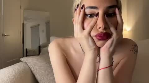Snapshot of lexii_23 chatting on October 13, 7:43 am Sexy Lexi online show from October 13, 7:43 am