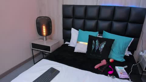 LEXY  online show from April 28, 4:33 pm