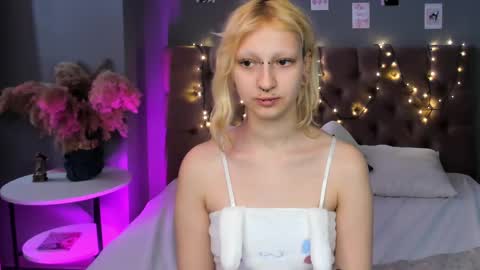Snapshot of lexy_woorhez chatting on February 22, 10:29 am Lexy online show from February 22, 10:29 am
