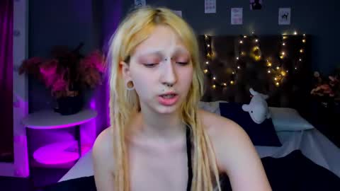 Snapshot of lexy_woorhez chatting on February 24, 1:31 pm Lexy online show from February 24, 1:31 pm
