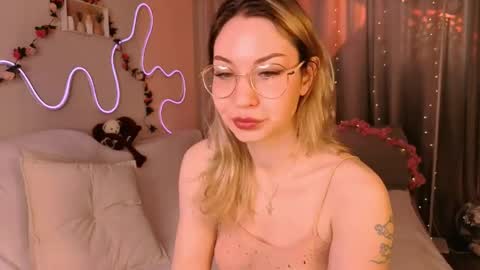 Lily online show from April 11, 7:45 am