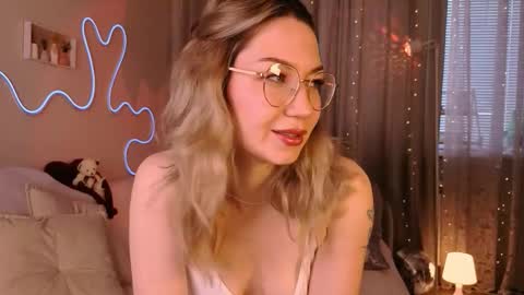 Lily online show from February 28, 4:49 am