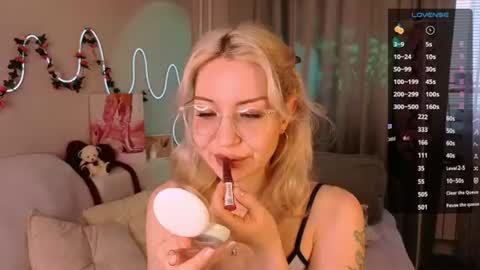 Lily online show from July 9, 7:23 am