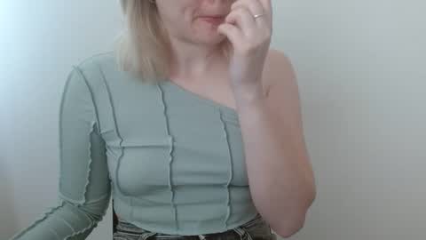 Leyla online show from March 23, 11:15 am