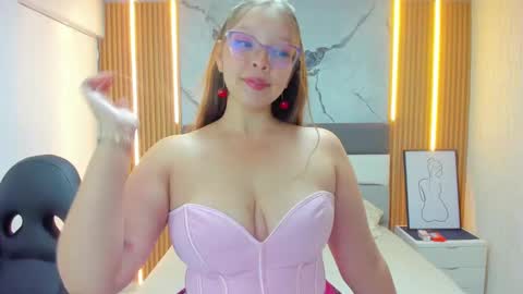 Snapshot of leynabraun chatting on September 10, 1:34 pm online show from September 10, 1:34 pm