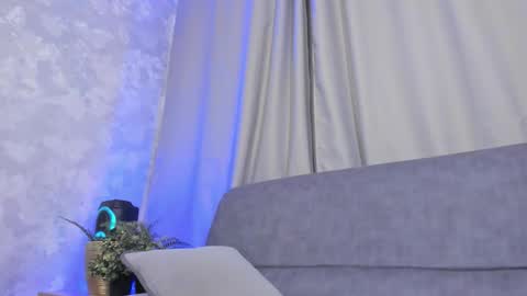 Snapshot of li_baby chatting on October 7, 1:51 pm Shaya MILKY BOOBS online show from October 7, 1:51 pm