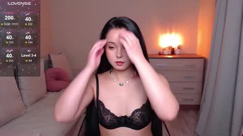 L I A online show from October 25, 3:56 pm