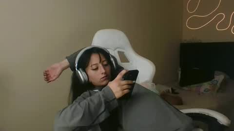 Little Queen Lia  online show from November 12, 10:34 pm