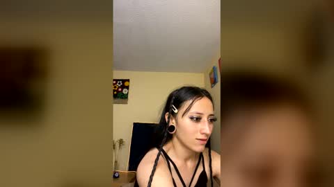 Little Queen Lia  online show from January 13, 12:18 am