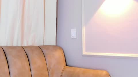 Snapshot of lia_walton__ chatting on March 6, 12:09 pm liz walton online show from March 6, 12:09 pm