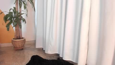   Liaa  online show from February 27, 8:01 pm