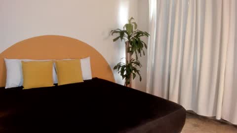   Liaa  online show from February 18, 9:03 pm