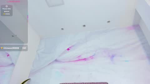 liaguzman online show from September 17, 4:05 am