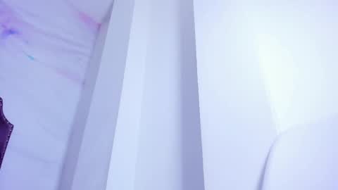 liaguzman online show from October 12, 5:00 am