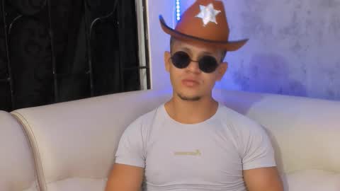 liam_knight online show from November 28, 2:08 am