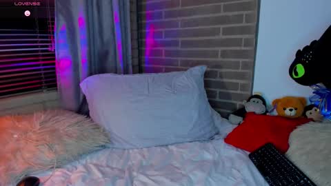 liam online show from January 19, 4:00 am