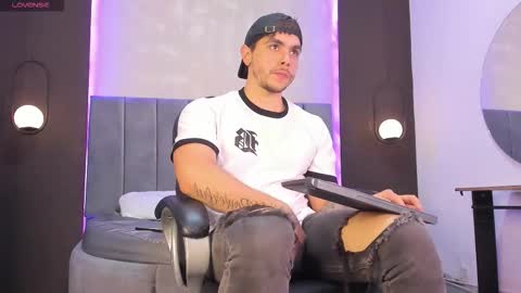 Liam online show from November 10, 8:11 pm