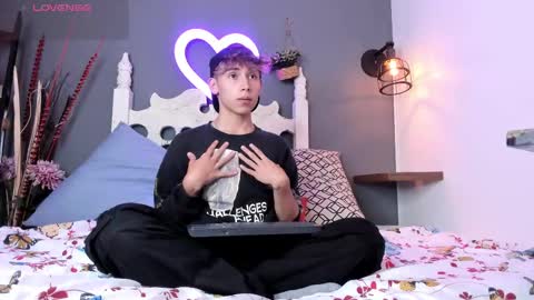 liaml_18_ online show from September 8, 2:16 pm