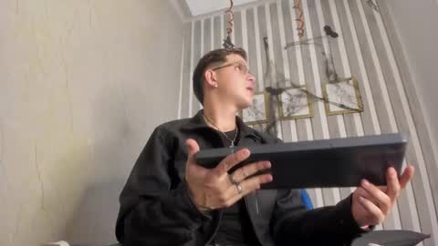 Snapshot of liamvega_ chatting on October 18, 3:22 am Liam Vega online show from October 18, 3:22 am