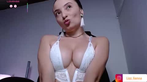 Snapshot of lianna_hot chatting on September 25, 6:53 am --- buy my content naughty in my bio- online show from September 25, 6:53 am