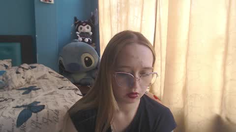 Lia Roberts online show from March 10, 6:12 pm