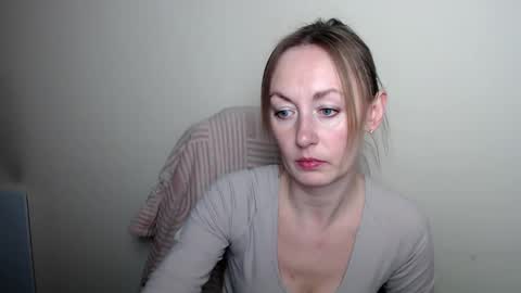 Lia online show from April 14, 10:51 am