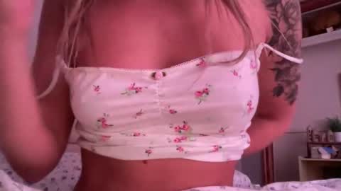 lickmealloverr online show from May 17, 2:21 am