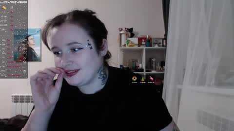 Snapshot of light_lunaa chatting on February 14, 2:23 pm light_lunaa online show from February 14, 2:23 pm