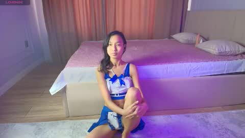 Lihn Pham online show from November 12, 6:16 am