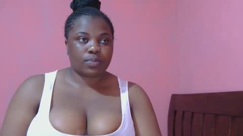 Snapshot of liilcutiee chatting on October 19, 9:47 am Lily online show from October 19, 9:47 am