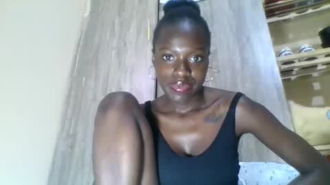 Snapshot of lil6041 chatting on October 19, 7:35 am lil6041 online show from October 19, 7:35 am