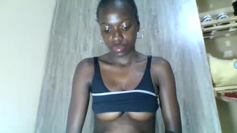 Snapshot of lil6041 chatting on October 18, 12:37 am lil6041 online show from October 18, 12:37 am
