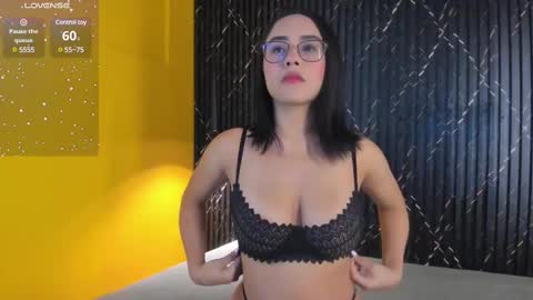 Snapshot of lil_eva2 chatting on February 19, 7:37 pm Lil Eva online show from February 19, 7:37 pm