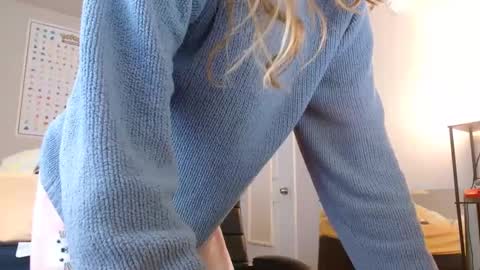 Snapshot of lil_gem chatting on January 6, 8:07 pm lil gemmie online show from January 6, 8:07 pm