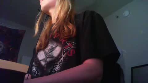 Snapshot of lil_gem chatting on September 18, 11:31 pm lil gemmie online show from September 18, 11:31 pm