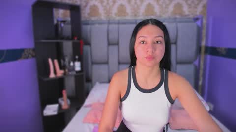 Snapshot of lila_pinky chatting on October 6, 12:34 pm L I L A online show from October 6, 12:34 pm
