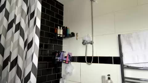 Lila online show from April 15, 4:21 pm