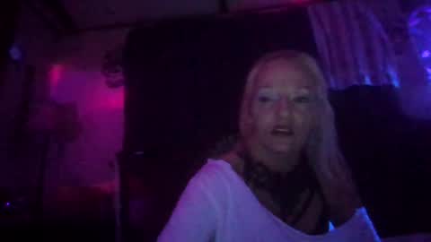 Snapshot of lilbit4u chatting on February 23, 12:51 am lilbit4u online show from February 23, 12:51 am