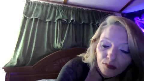 Snapshot of lilbit4u chatting on December 14, 8:45 am lilbit4u online show from December 14, 8:45 am