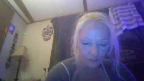 Snapshot of lilbit4u chatting on February 17, 12:21 am lilbit4u online show from February 17, 12:21 am