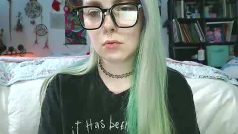 Snapshot of lilemmy1999 chatting on December 16, 5:22 pm emily ryanson online show from December 16, 5:22 pm