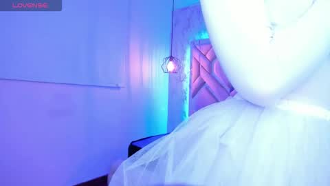 lili_evanss online show from October 22, 1:02 pm