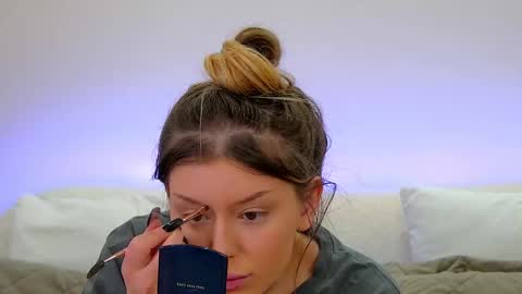 Mia online show from February 22, 7:12 am