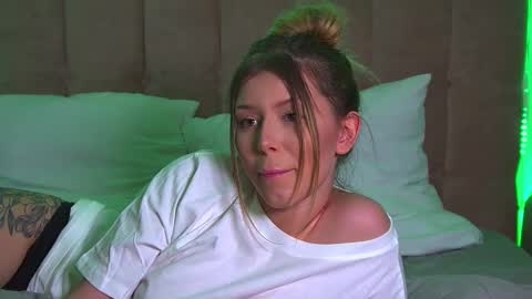 Mia online show from February 25, 4:25 pm